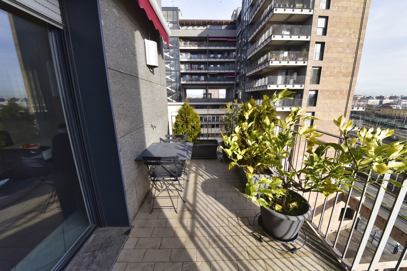 Bilocale con box a Milano