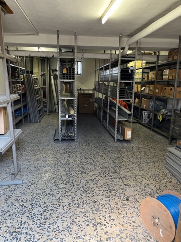 Magazzino in vendita a Paderno Dugnano