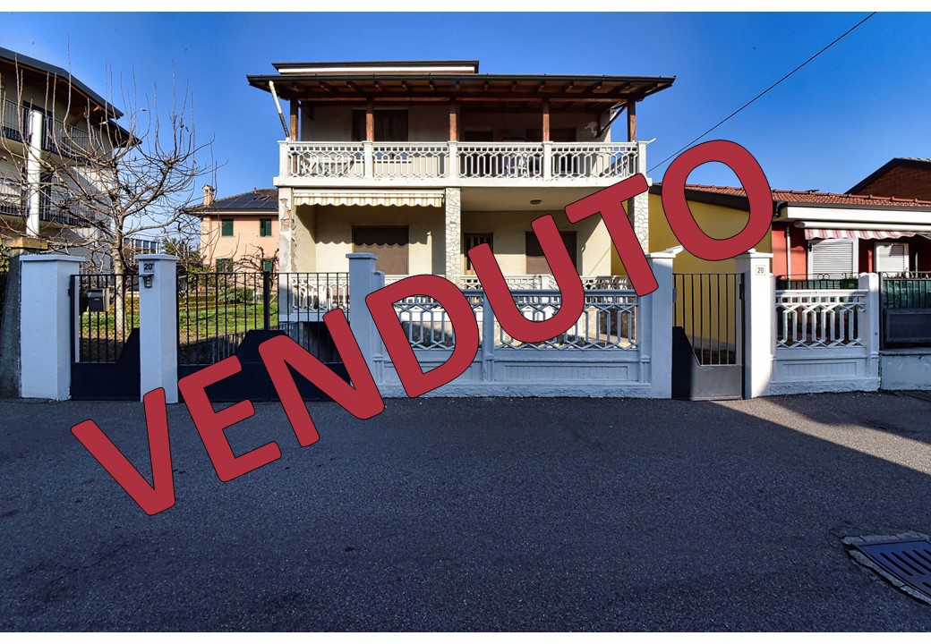 Villa Bifamiliare da ristrutturare a Paderno Dugnano