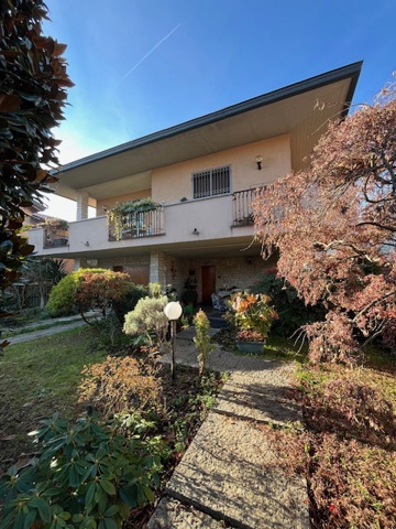 Villa con giardino a Paderno Dugnano