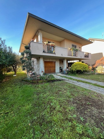 Villa con giardino a Paderno Dugnano