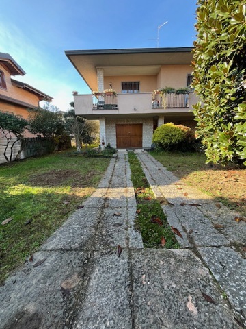 Villa con giardino a Paderno Dugnano