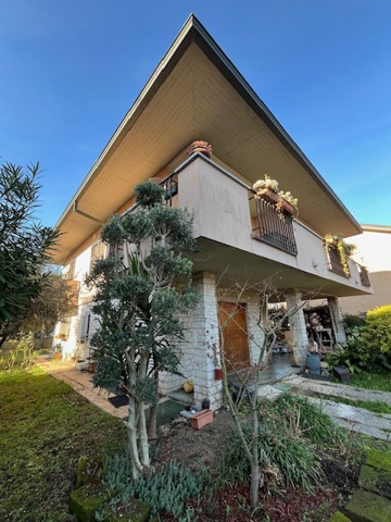 Villa con giardino a Paderno Dugnano