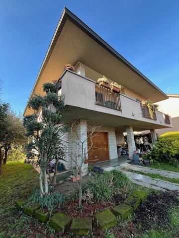 Villa con giardino a Paderno Dugnano