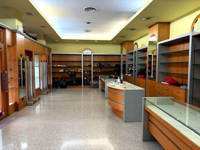 Negozio in affitto a Paderno Dugnano