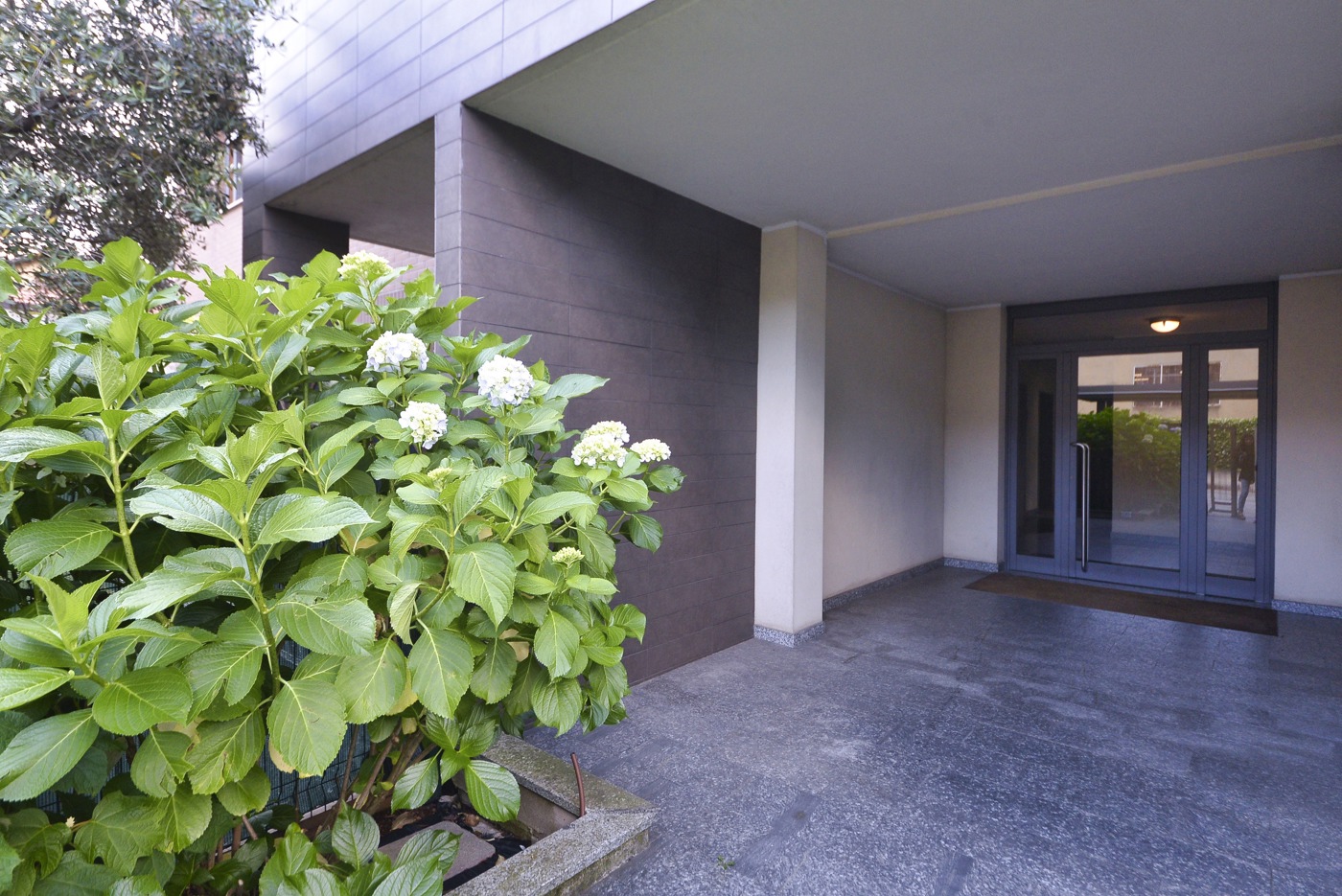 Trilocale con giardino a Lissone