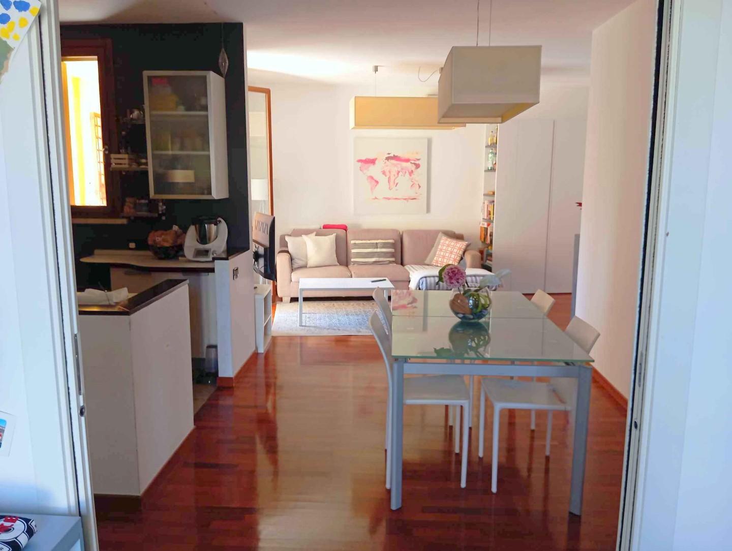 Appartamento con terrazzo, Poggibonsi via pisana (rione falco)