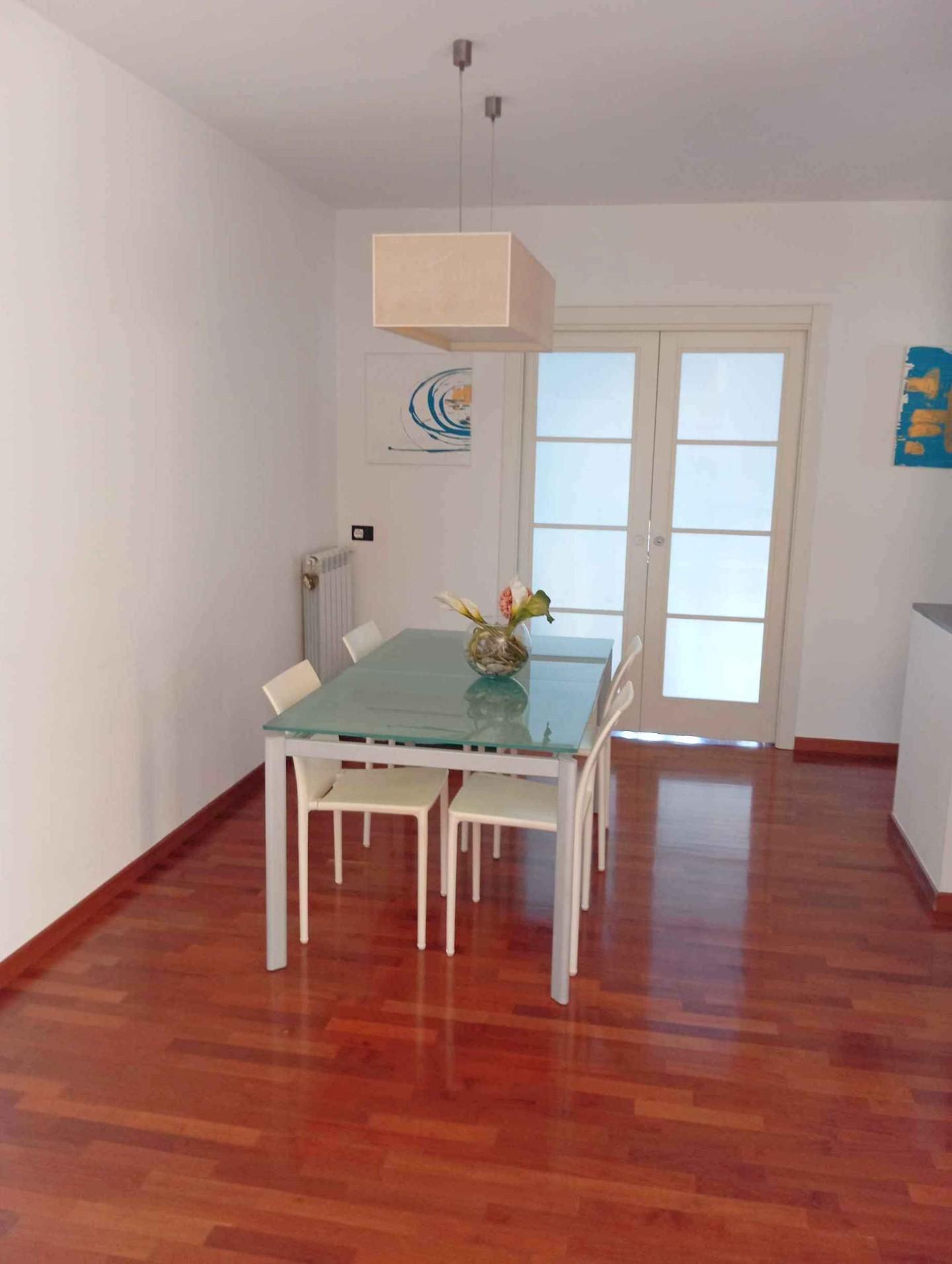 Appartamento con terrazzo, Poggibonsi via pisana (rione falco)