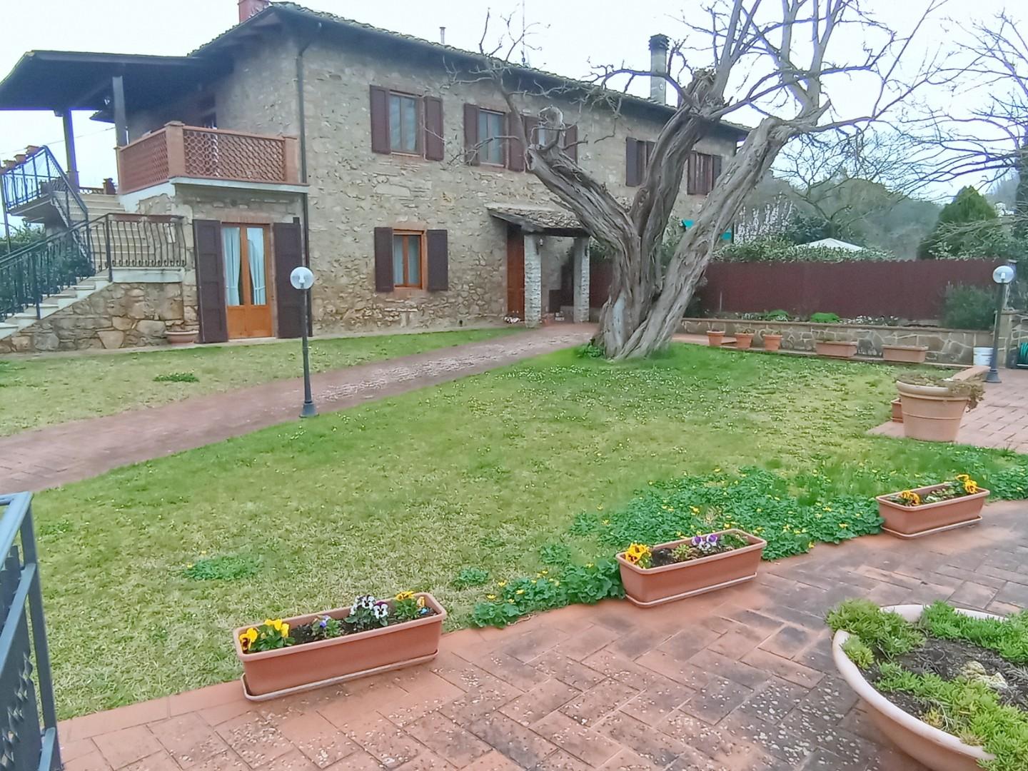Casa indipendente con giardino a Poggibonsi