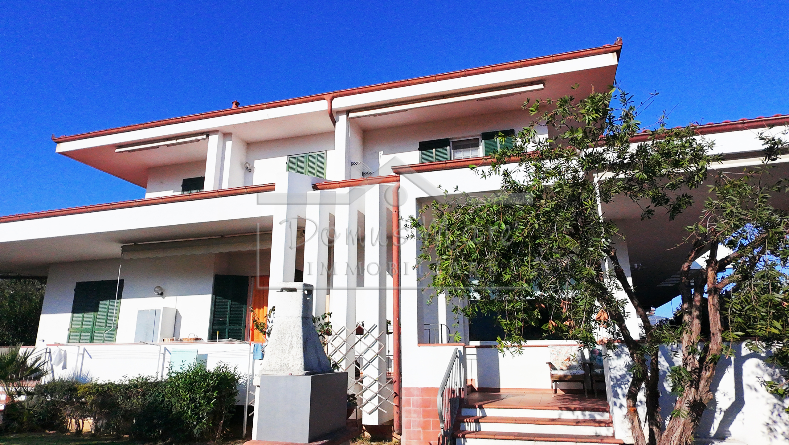 Casa indipendente con giardino in via per pineland 25 bis, Borghetto Santo Spirito