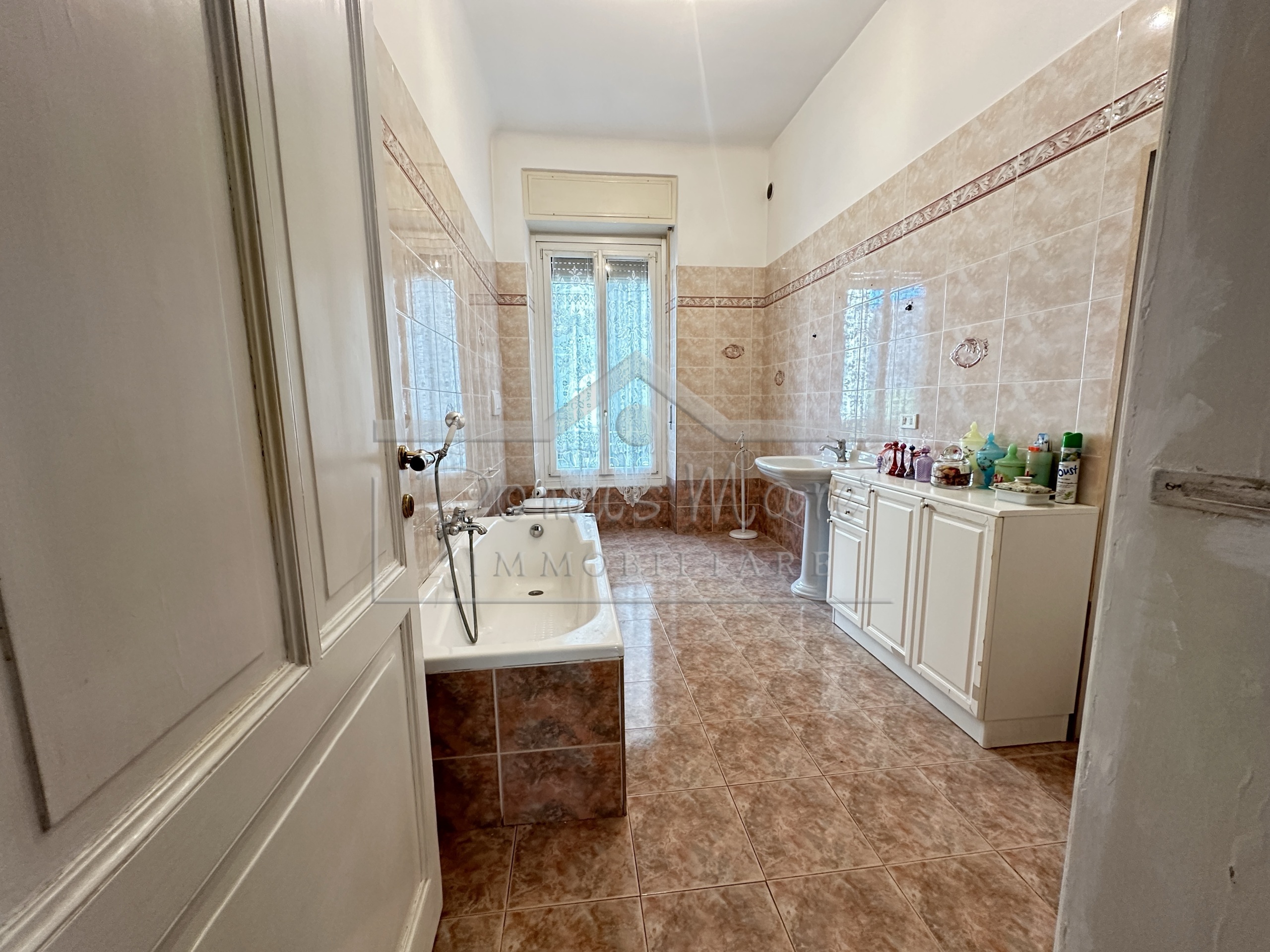 Appartamento da ristrutturare in piazza del popolo 3, Savona