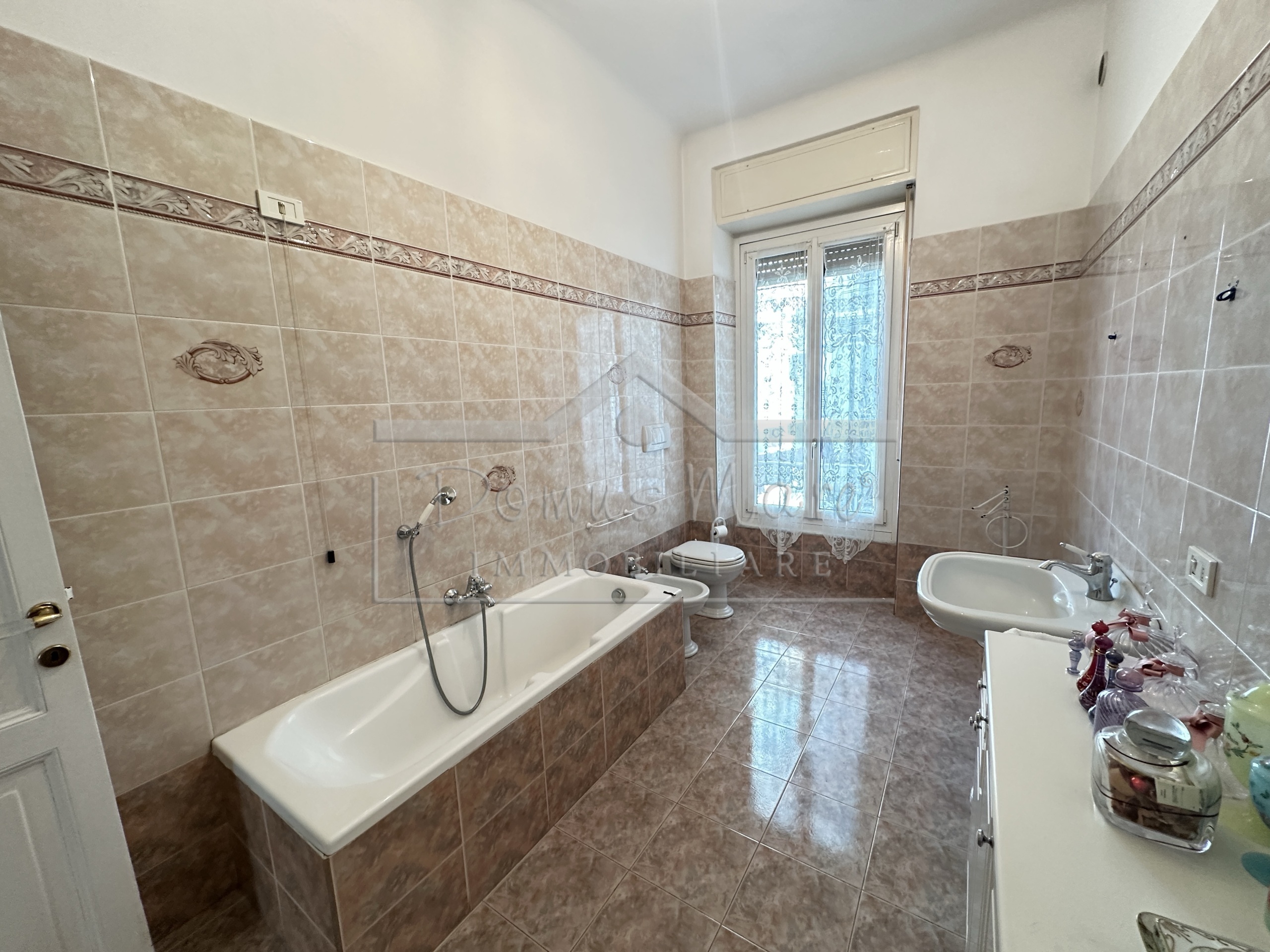 Appartamento da ristrutturare in piazza del popolo 3, Savona