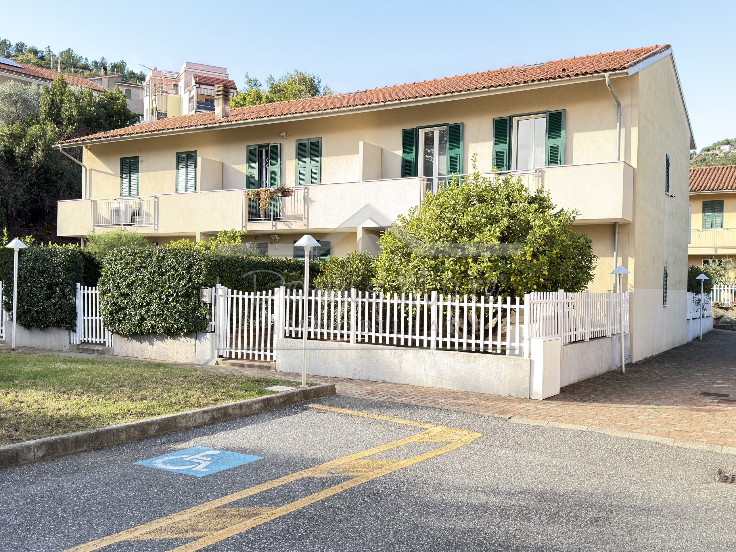 Appartamento con giardino in via coreallo 9, Spotorno