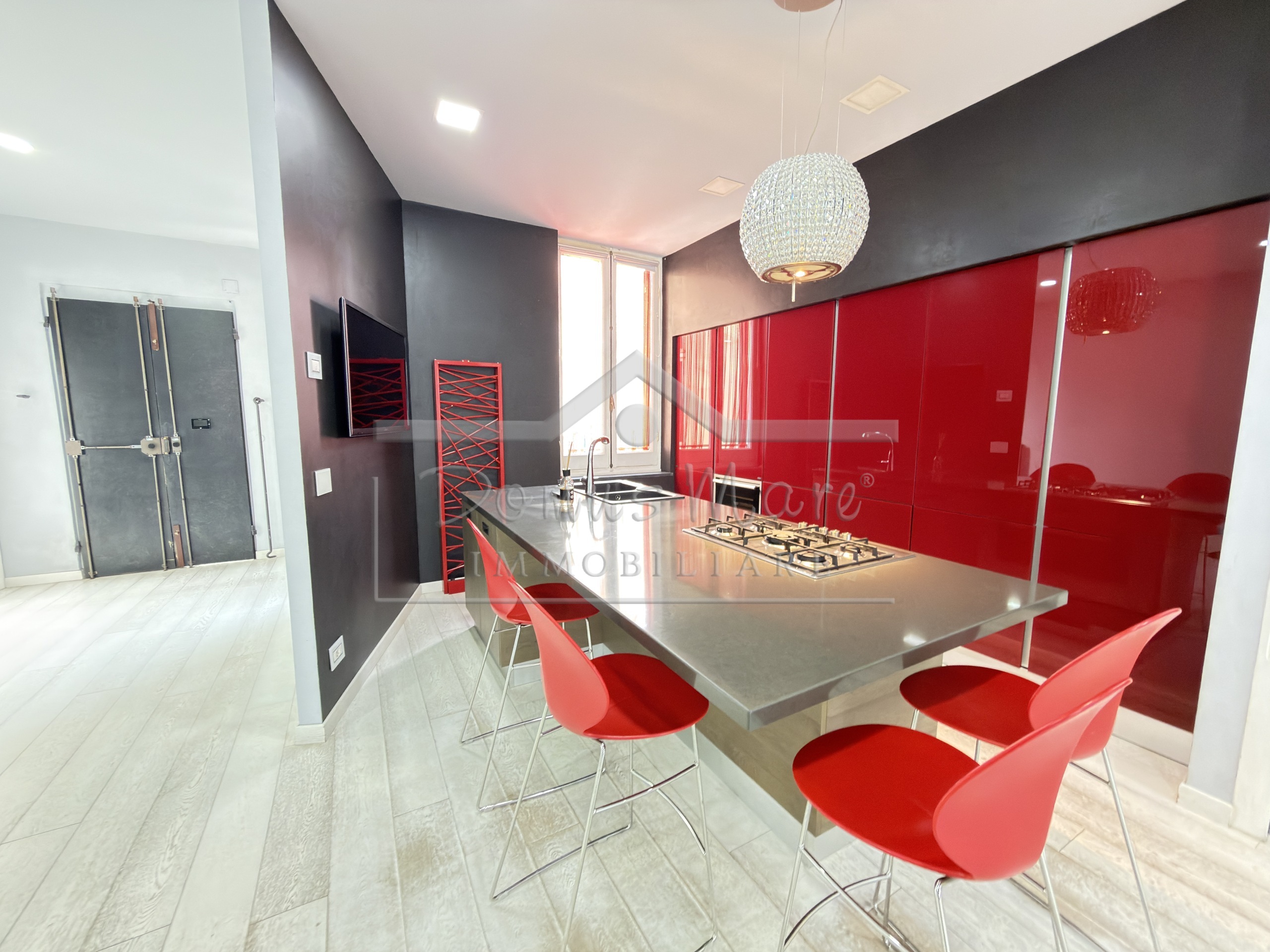 Attico ristrutturato in corso italia 13, Savona