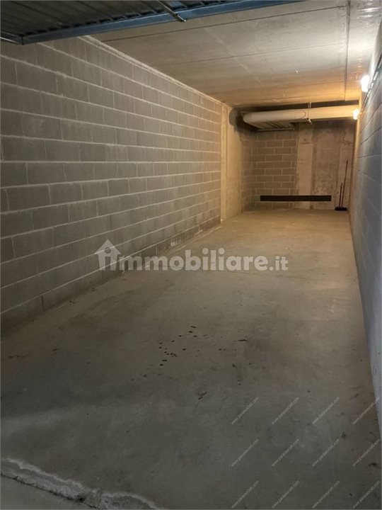 Box/Garage 32mq in vendita a Assago