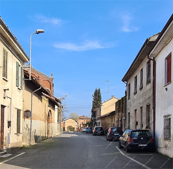 Stabile/Palazzo in vendita a Gambarana