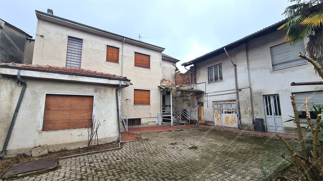 Stabile/Palazzo in vendita a Gambarana