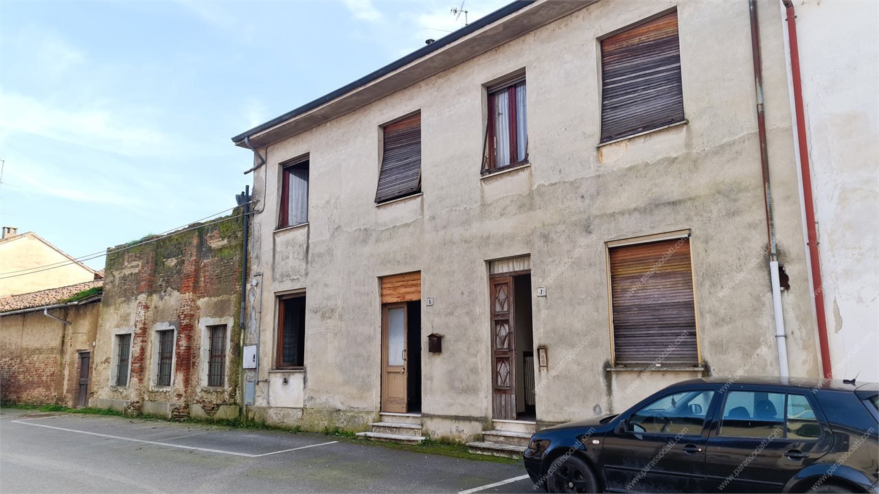 Villa in vendita a Gambarana