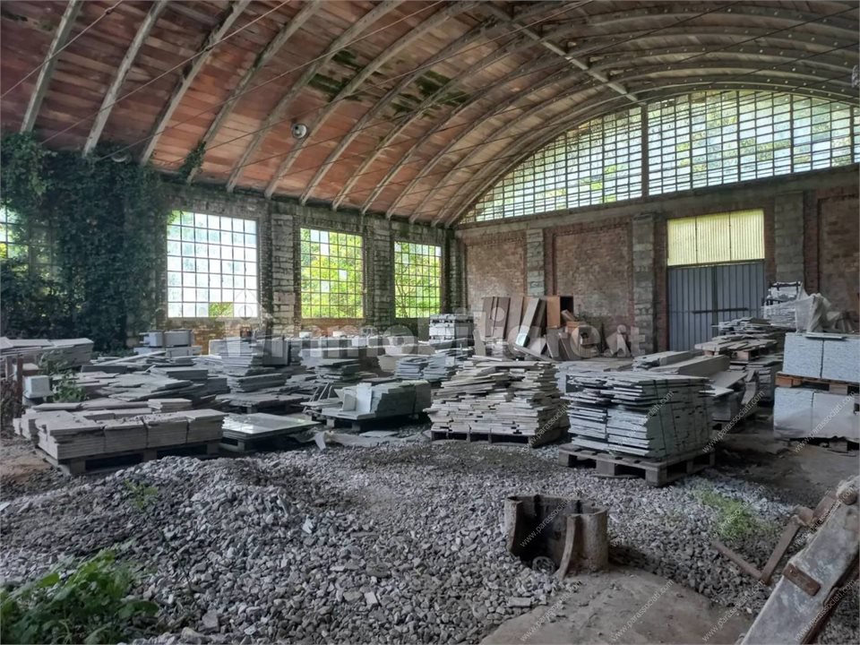 Capannone in vendita a Verbania