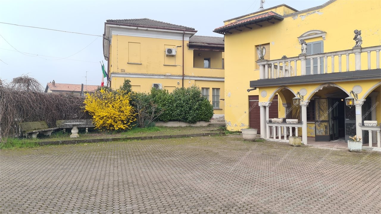 Attico in affitto a Vernate