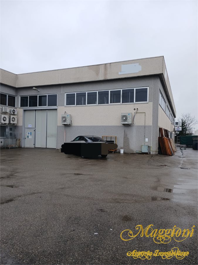 Capannone in vendita a Parma