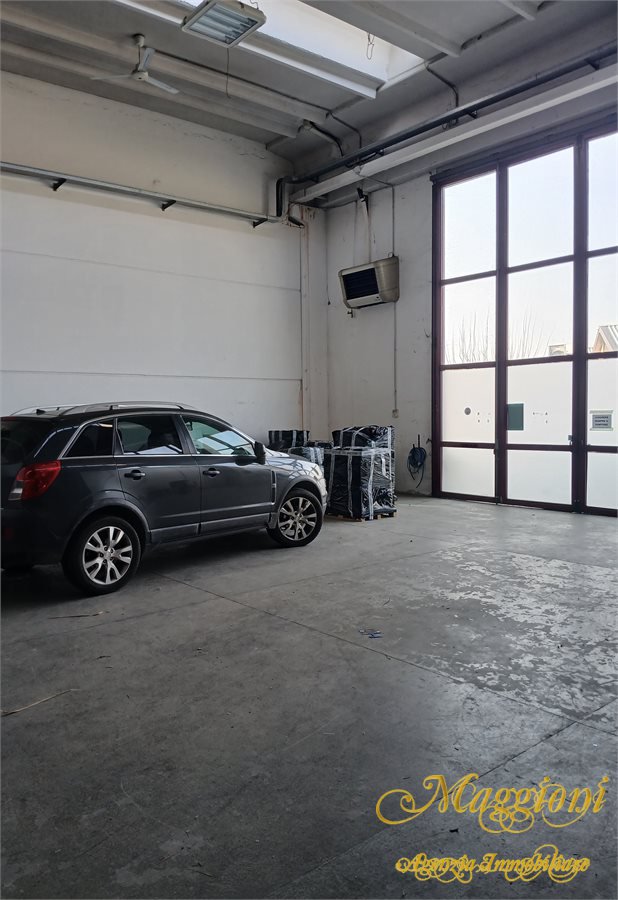 Capannone in vendita a Parma