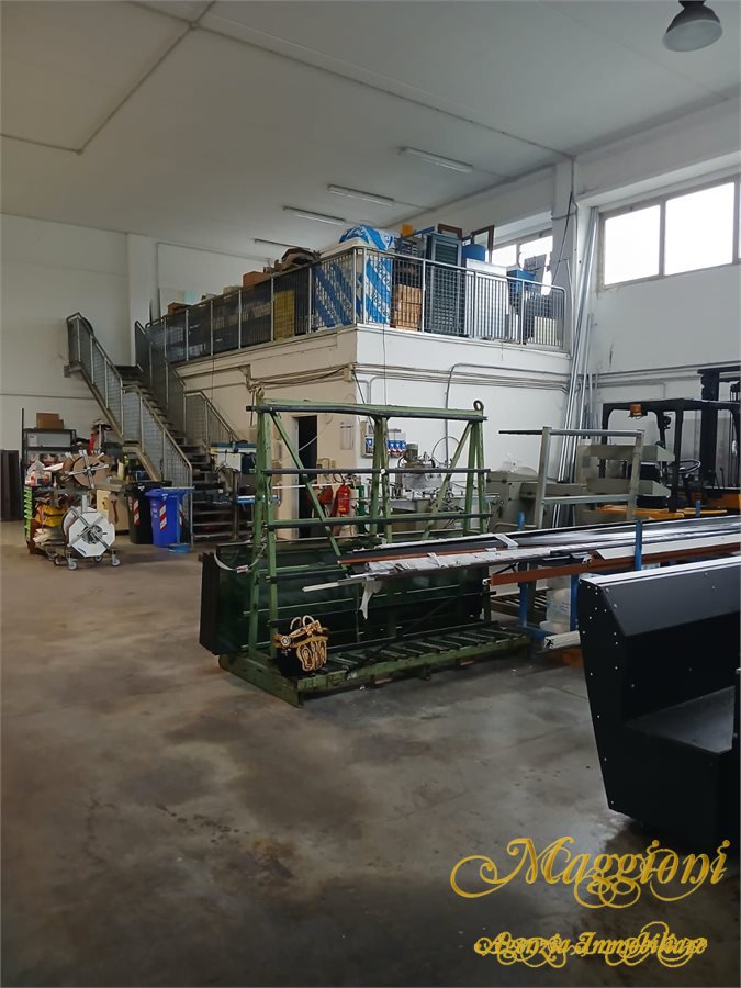 Capannone in vendita a Parma