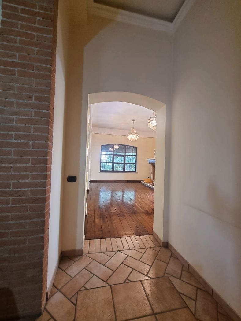 Villa con giardino a Aprilia