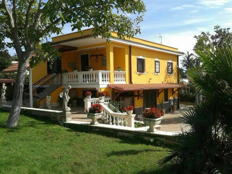 Villa con giardino a Aprilia