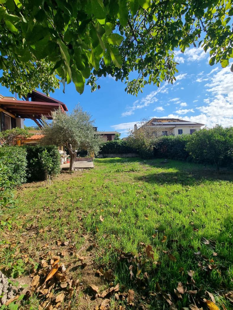 Villa con giardino a Aprilia