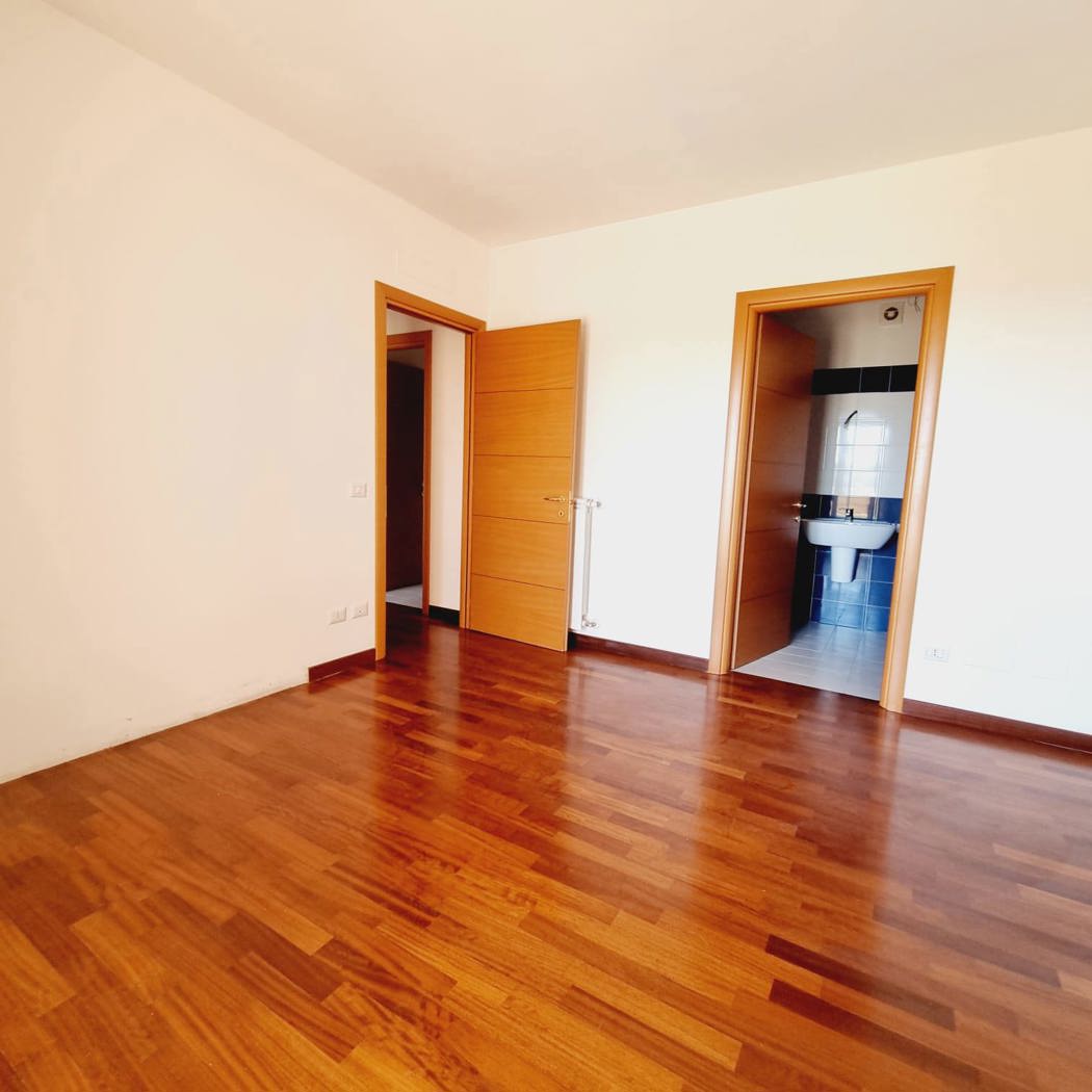 Trilocale con box doppio a Aprilia