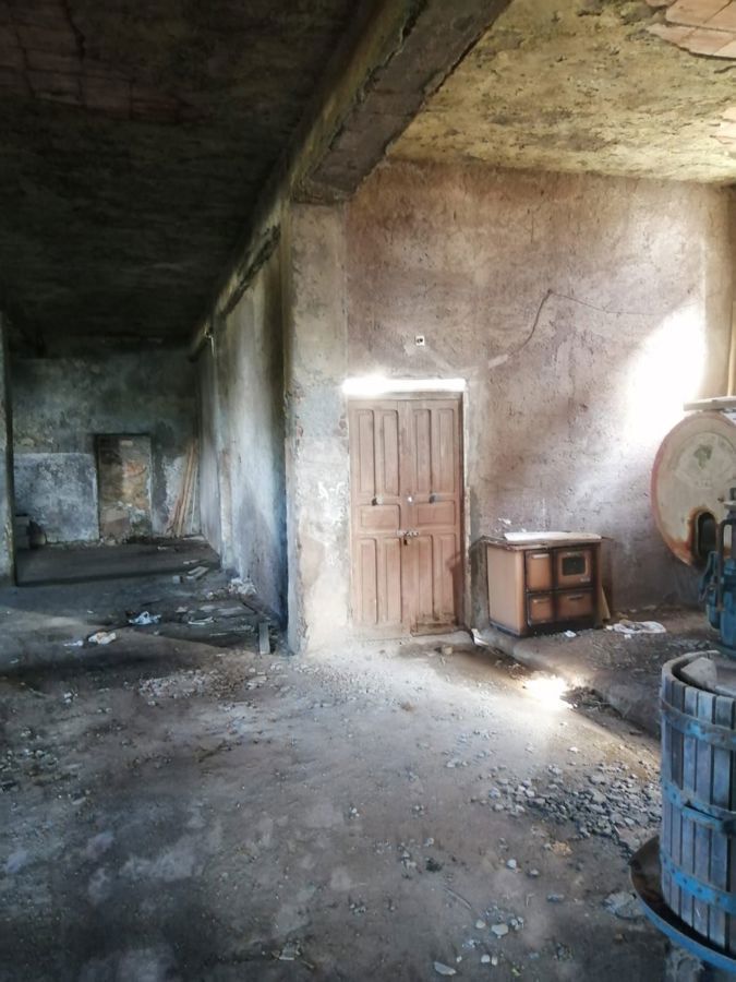 Magazzino in vendita a Aprilia