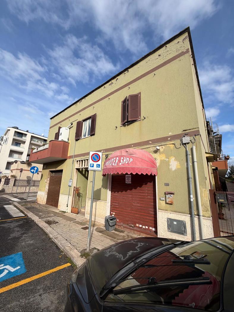 Negozio in vendita a Aprilia