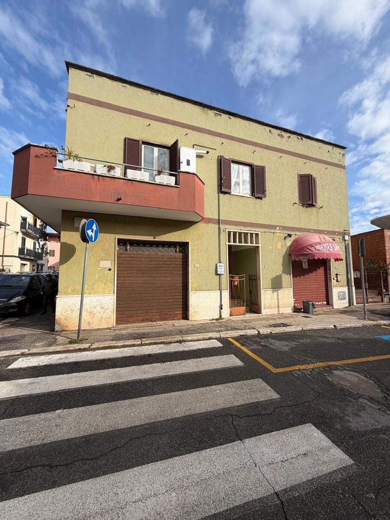 Negozio in vendita a Aprilia