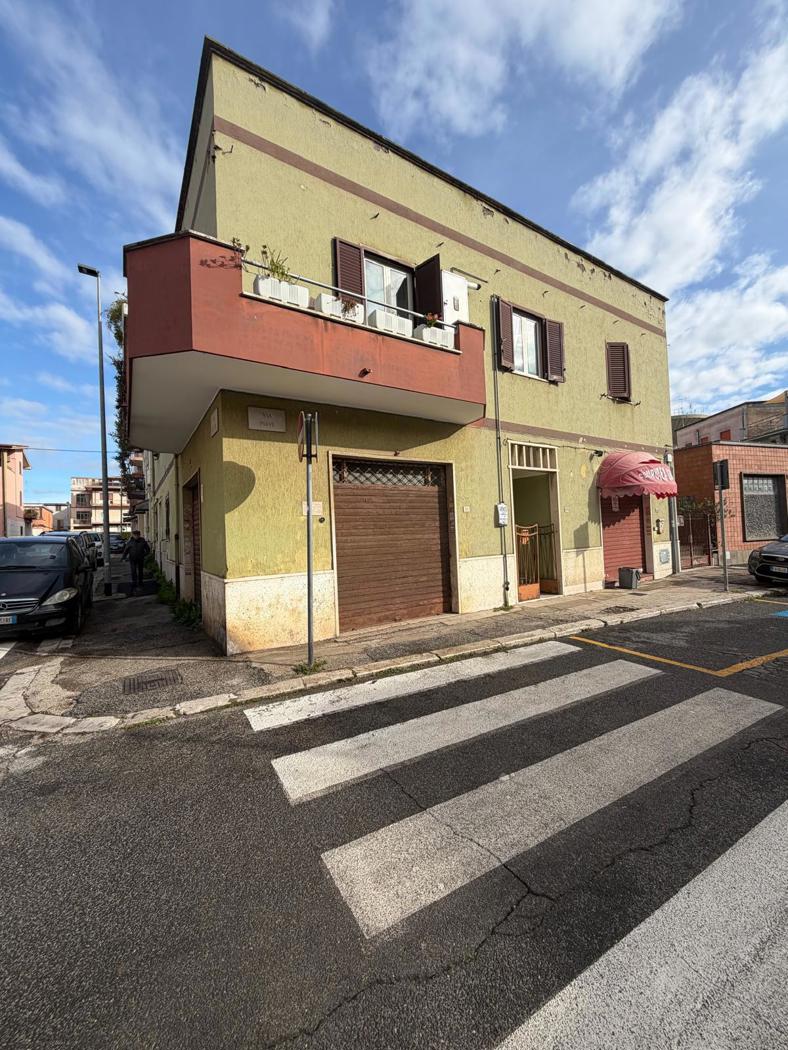 Negozio in vendita a Aprilia