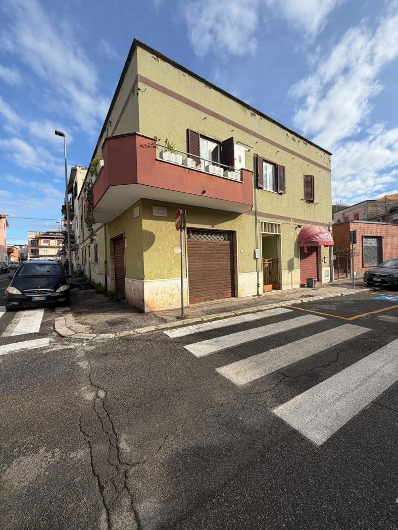 Negozio in vendita a Aprilia