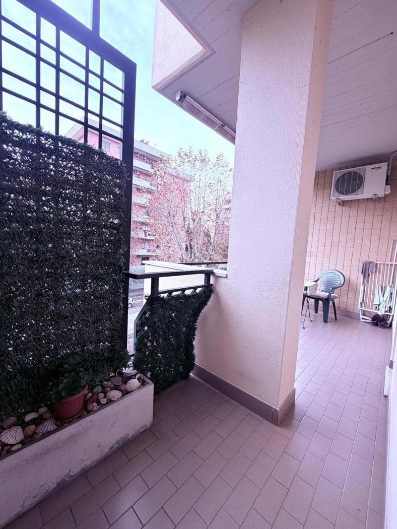 Trilocale con box a Aprilia