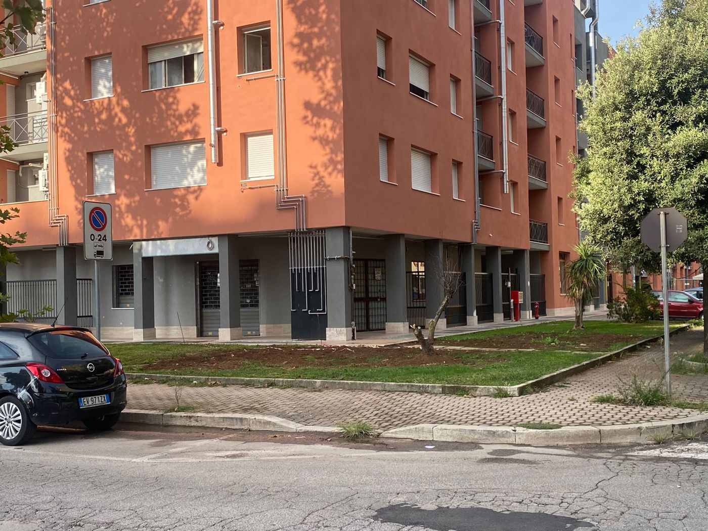 Negozio in affitto a Aprilia