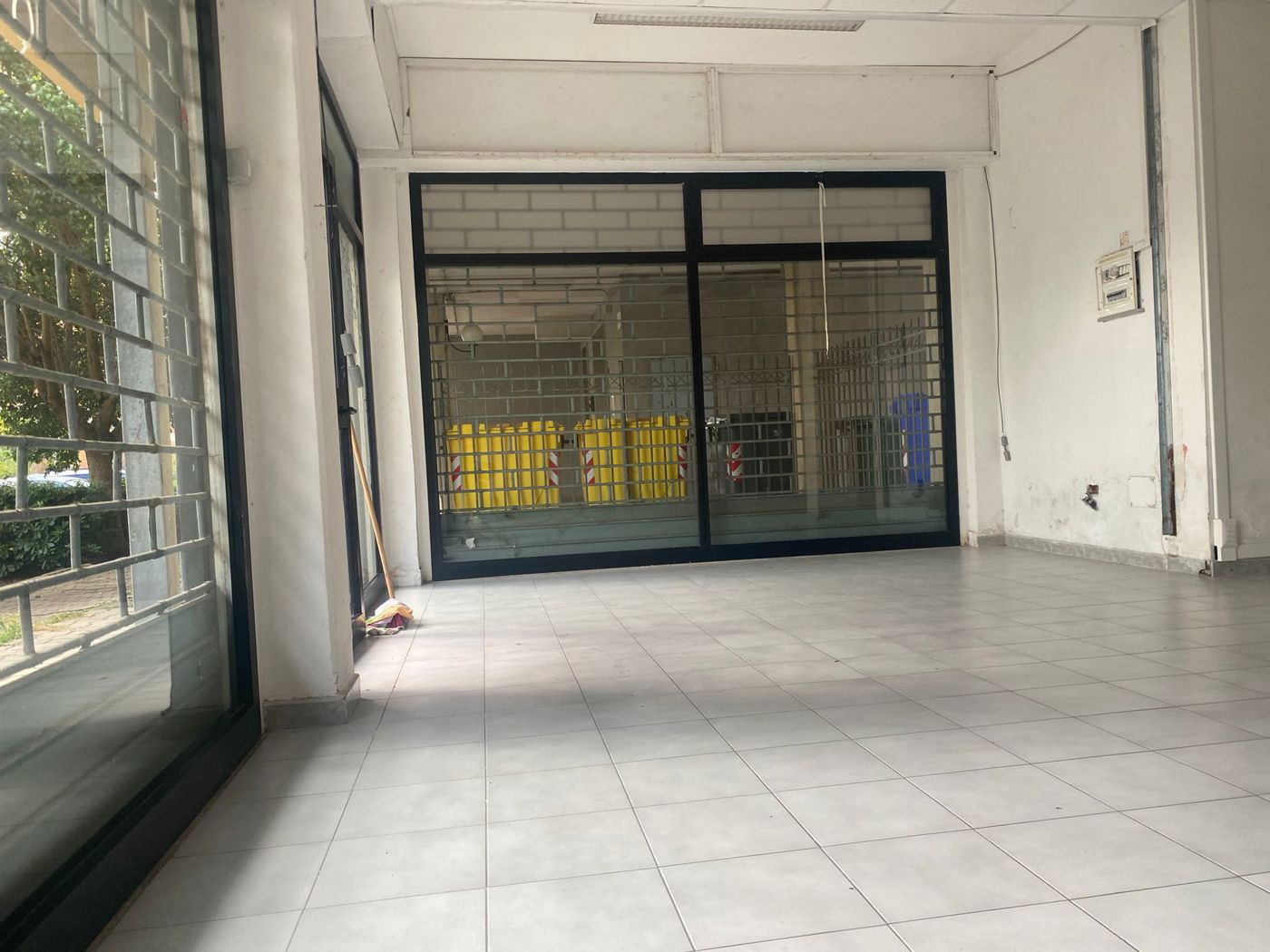 Negozio in affitto a Aprilia