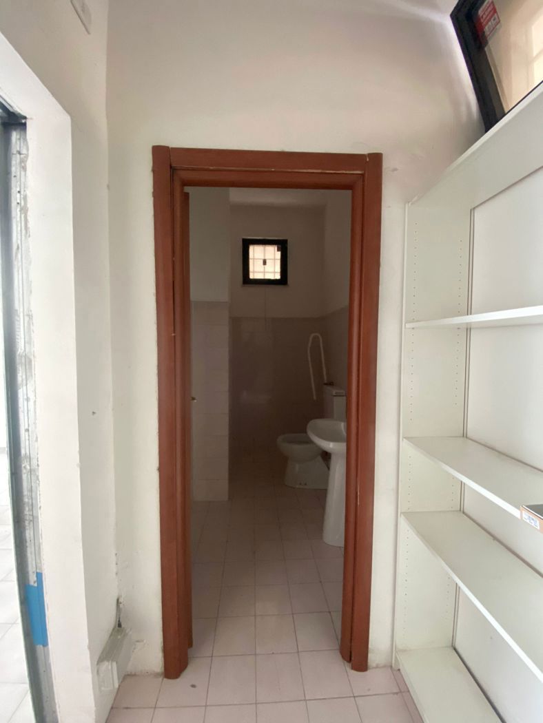 Negozio in affitto a Aprilia