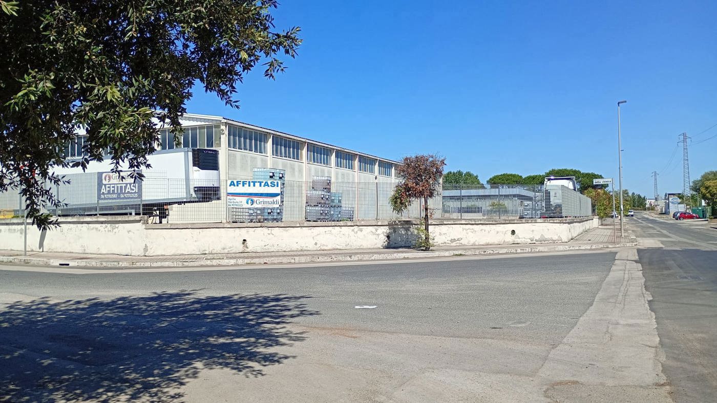 Magazzino con box doppio a Aprilia