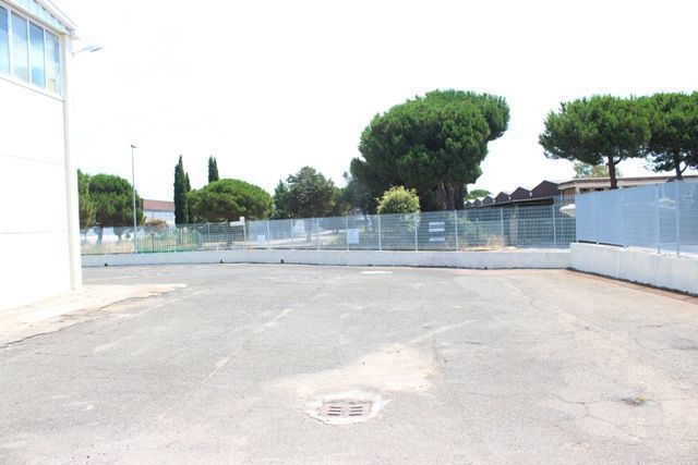 Magazzino con box doppio a Aprilia