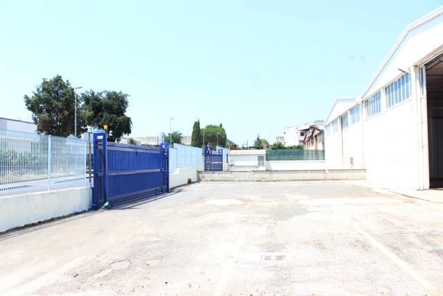 Magazzino con box doppio a Aprilia