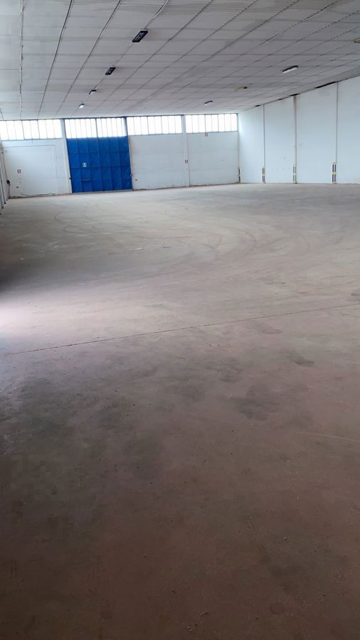 Magazzino con box doppio a Aprilia