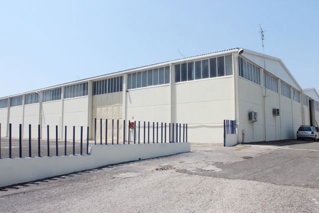 Magazzino con box doppio a Aprilia