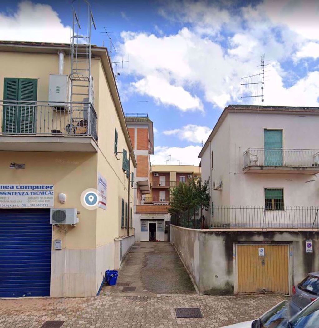 Magazzino in affitto a Aprilia