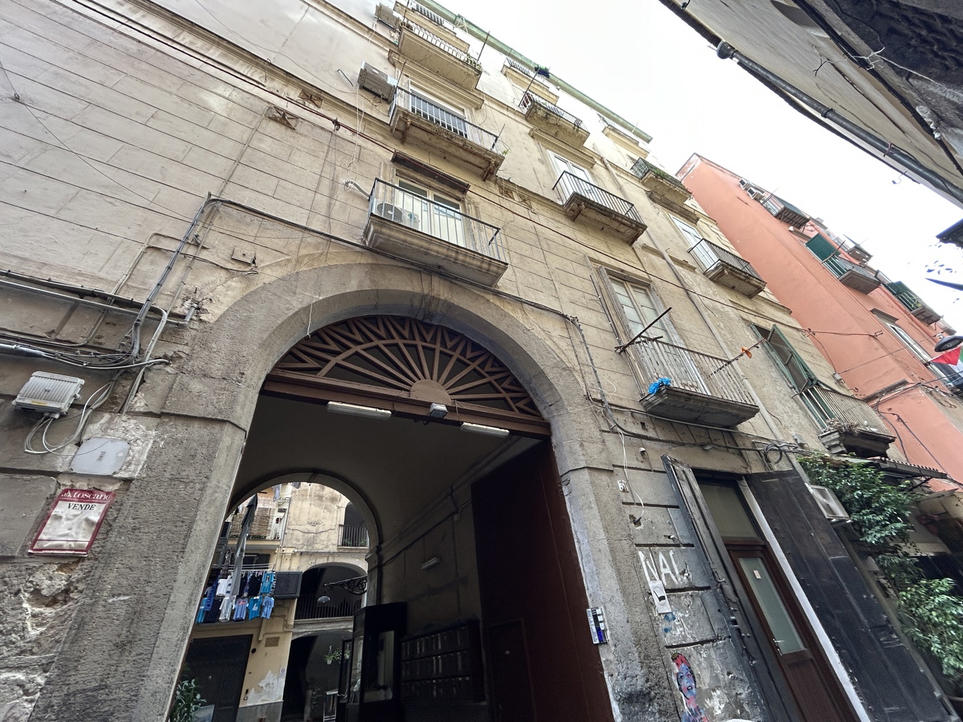 Quadrilocale da ristrutturare a Napoli