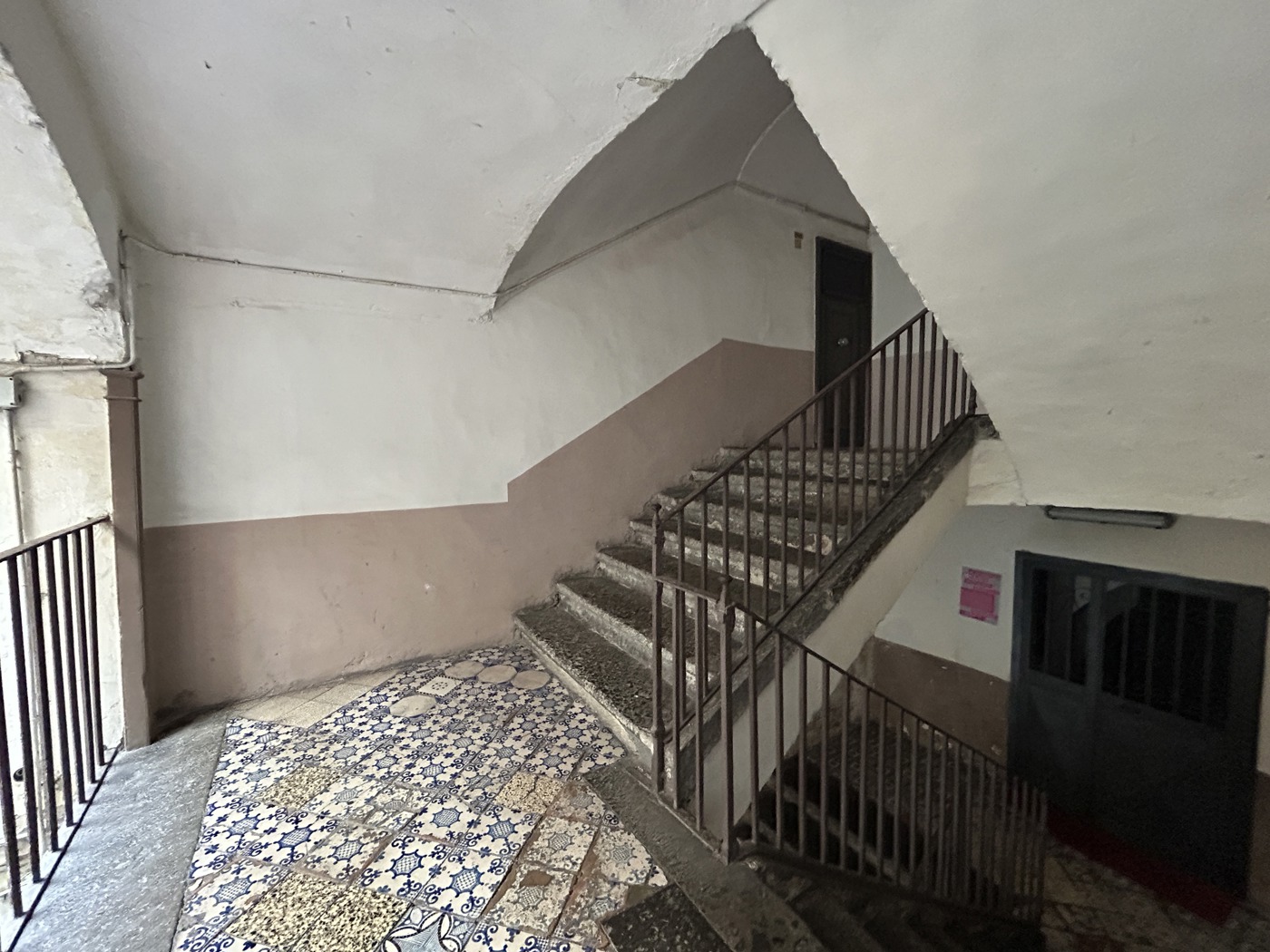 Bilocale da ristrutturare a Napoli