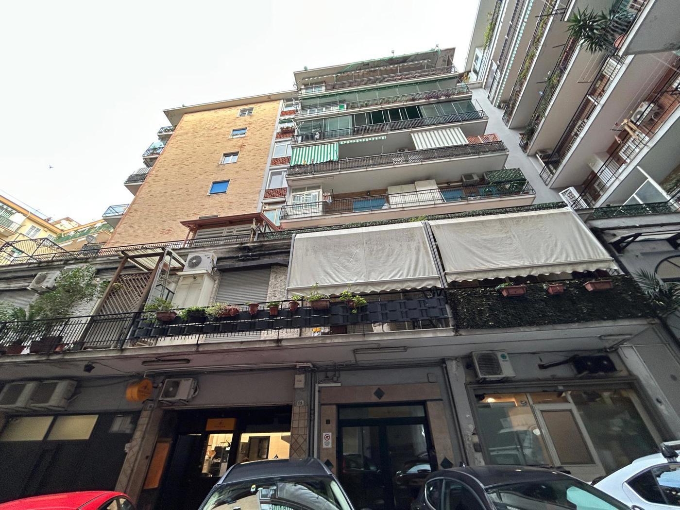 Trilocale da ristrutturare a Napoli