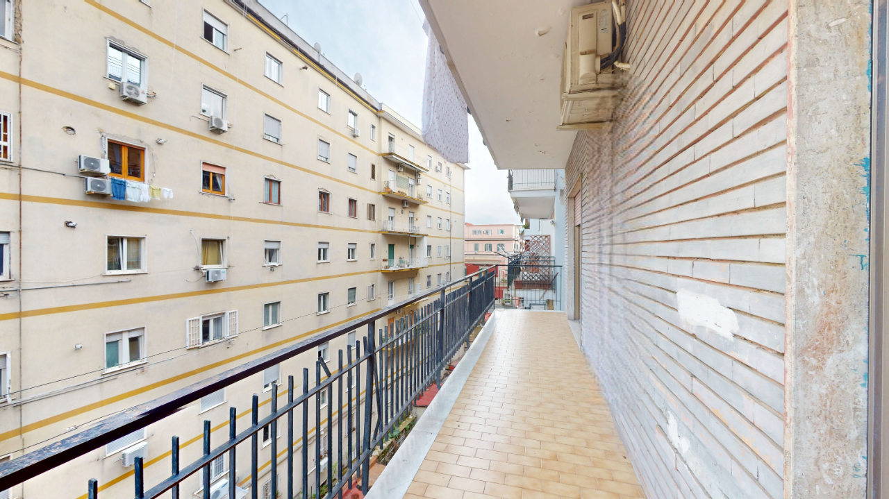 Trilocale da ristrutturare a Napoli